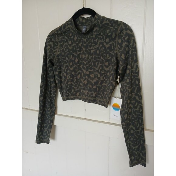 NWT Vuori Dune Crop Top Long Sleeve Oregano Spots Olive Green Athletic Yoga New - Picture 3 of 13